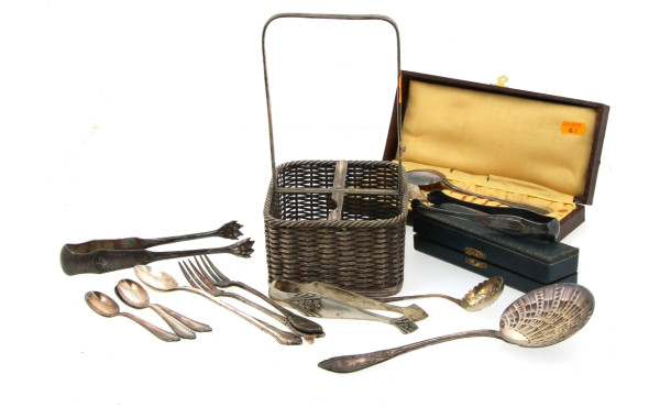 Lot d'argenterie comprenant un panier en