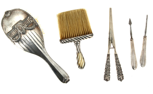 Petite brosse à vêtements en argent angl