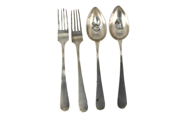 Paire de couverts en argent, travail étr