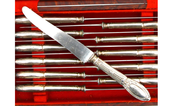 12 couteaux de table, manches métal arge