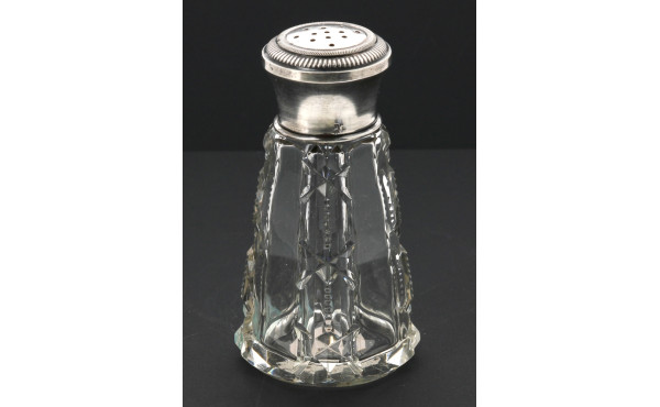 Saupoudreuse en cristal taillé et boucho