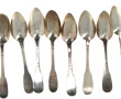 10 cuillères et 1 fourchette mêlées en a