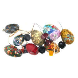 Orient et Asie - Lot de 9 œufs décorés d