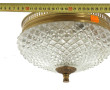 Plafonnier en laiton doré et verre moulé