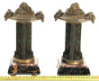 Paire de vases couverts d'une garniture 