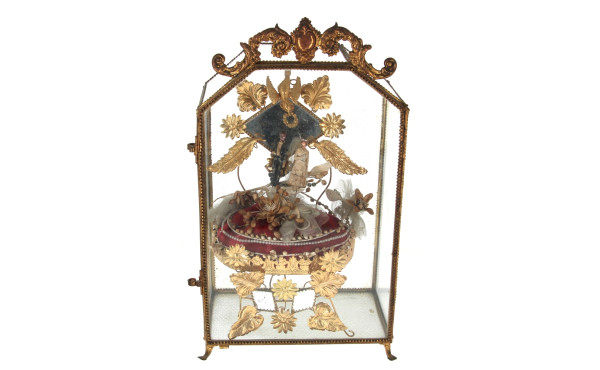 Vitrine de mariée en métal doré et verre