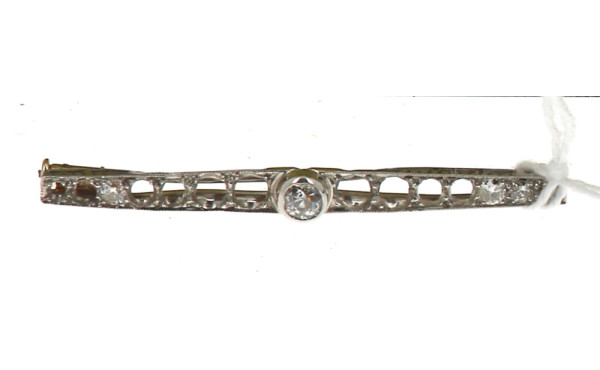Broche accidentée en or et platine, poin