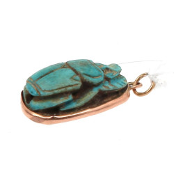 Petit pendentif scarabée, monture or jau