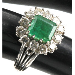 Bague en or gris 9 carats sertie d'une é