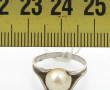 Bague en or gris 18 cts, poinçon tête d'