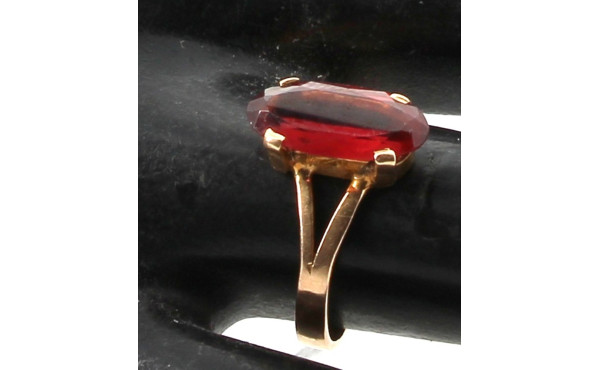 Bague en or jaune 18 cts sertie d'un gre