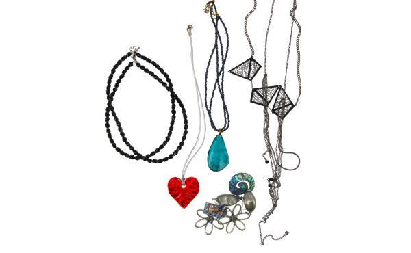 Lot de bijoux fantaisie dont sautoir "Co