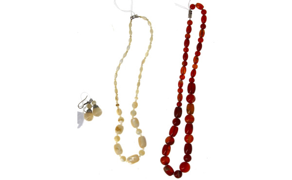 Collier en perles de cornaline : on y jo