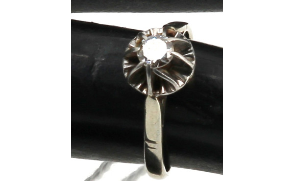 Bague solitaire diamant en or gris 18 ct