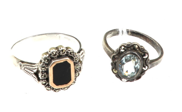 Lot de 2 bagues en argent : l'une sertie