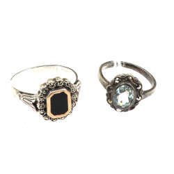 Lot de 2 bagues en argent : l'une sertie