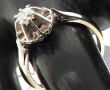 Bague en or gris 18 cts et platine, poin