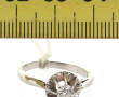 Bague en or gris 18 cts et platine, poin