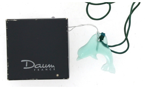 DAUM - Pendentif "dauphin" en cristal bl