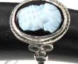 Bague en argent sertie d'un camée à prof