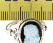 Bague en argent sertie d'un camée à prof