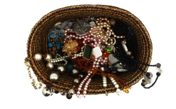 Lot de bijoux fantaisie dont plusieurs e