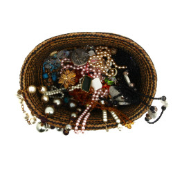 Lot de bijoux fantaisie dont plusieurs e