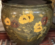 Important cache-pot en céramique à décor