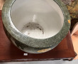 Important cache-pot en céramique à décor