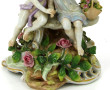 Bougeoir en porcelaine polychrome et or 