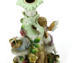 Bougeoir en porcelaine polychrome et or 