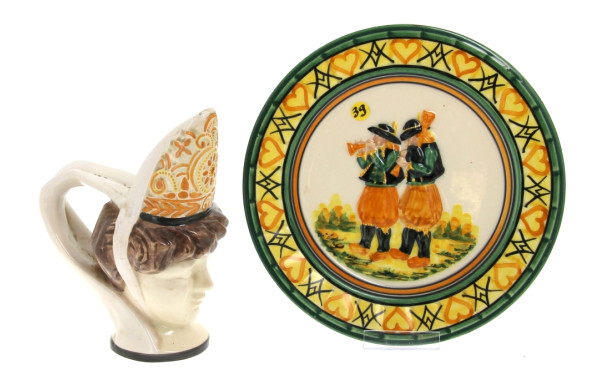 Lot comprenant un pichet à cidre en form