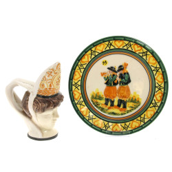 Lot comprenant un pichet à cidre en form