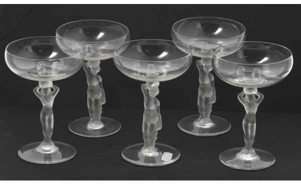 5 coupes en cristal monogrammées SD, piè