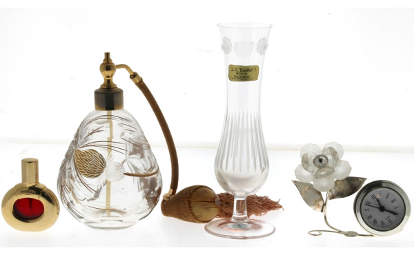 Lot comprenant un vaporisateur en crista