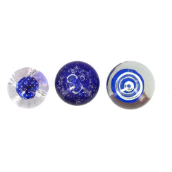 Trois boules presse-papier en verre