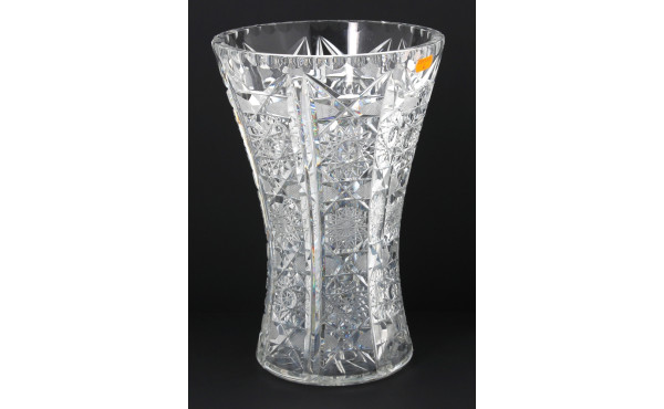Grand vase à col évasé en cristal taillé