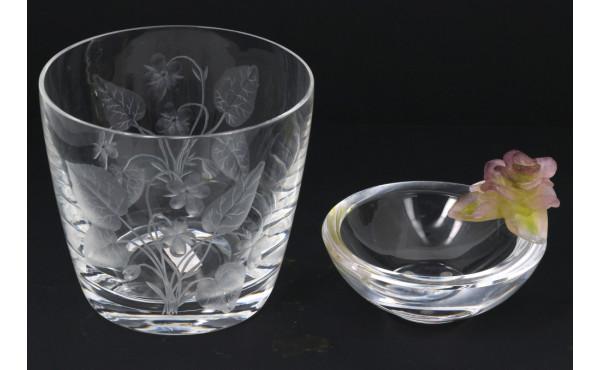 Vase en cristal gravé de violettes, H 10