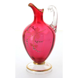 Carafe en verre rouge et or, anse en ver