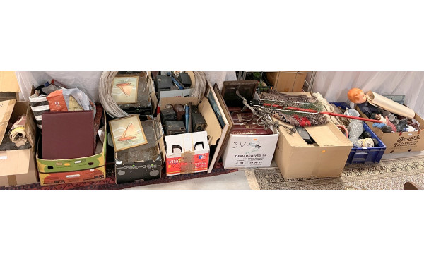 VIDE RESERVE - Lot de bibelots, vaissell