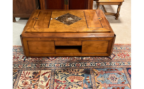 Belle table basse en merisier, placage d