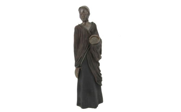 "Femme Masaï", sculpture en résine, H 36