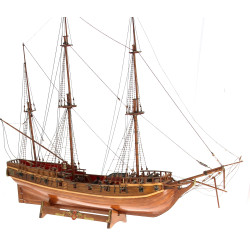 Maquette d'un galion en bois. Dim° socle