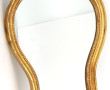 Miroir doré à décor d'une coquille et ra