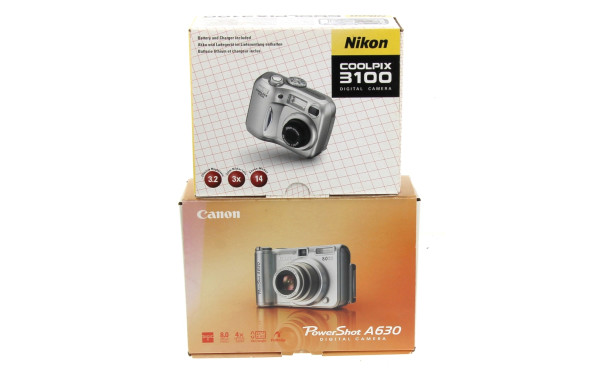 Lot de 2 appareils photos en BO NIKON Co