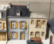QUIMPER - Diorama sous vitrine en verre 