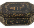 Coffret en bois laqué noir décor asiatiq