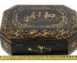 Coffret en bois laqué noir décor asiatiq