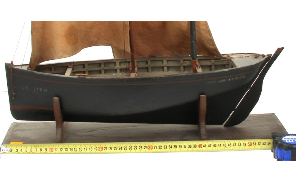 Maquette ancienne de bateau de pêche "ND