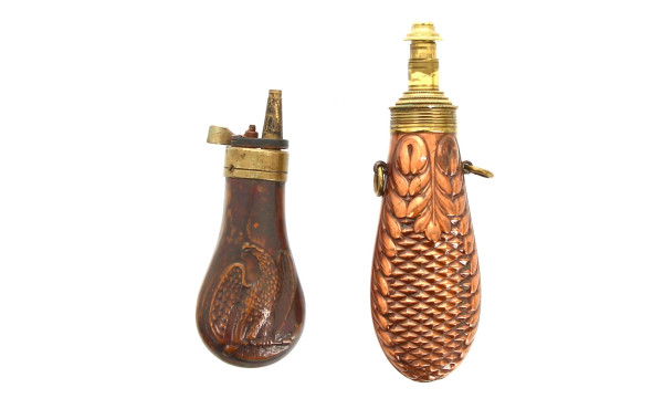 2 poires à poudre noire XIXe